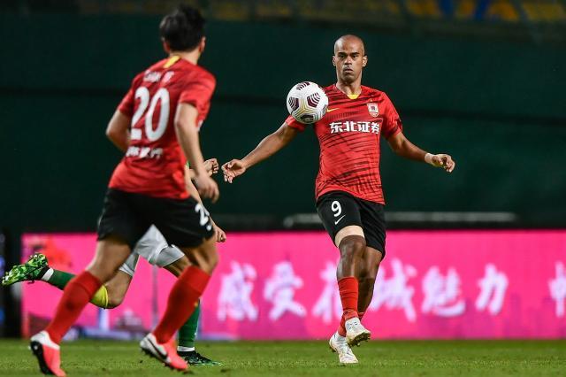 开云网站-伤不起！亚冠金靴自我正名 无他让亚泰前景堪忧？