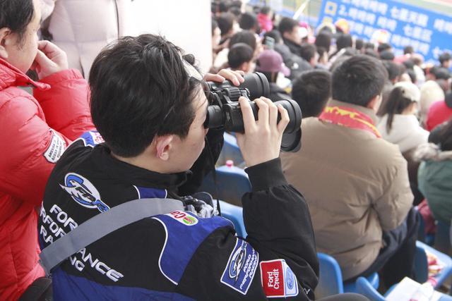 开云登录网址入口-绿茵场内外皆风景