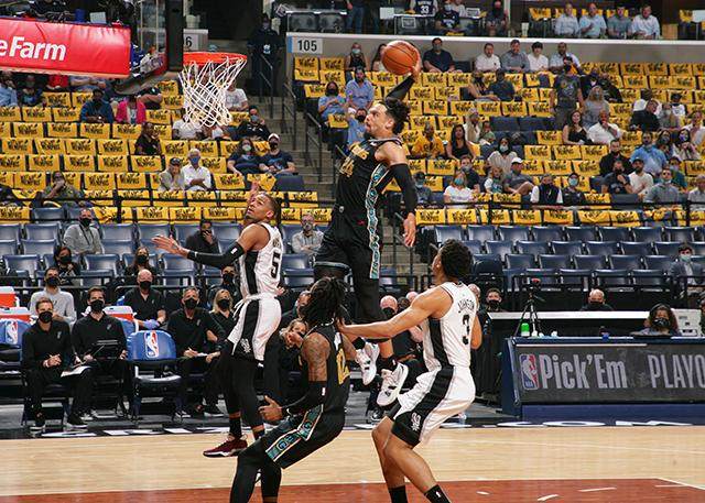 【观察】连续2年无缘季后赛 废墟之中，马刺苦等光明